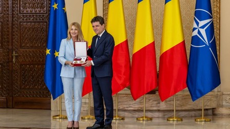 Ceremonia de decorare a Nadiei Comăneci. Sursa foto: presidency.ro