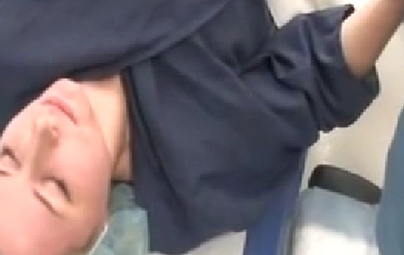 ŞOCANT! O TÂNĂRĂ s-a FILMAT ÎN TIMP CE A FĂCUT AVORT şi A ARĂTAT ASTA TUTUROR! VIDEO