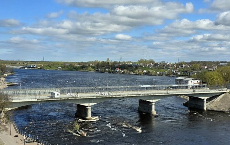 Estonia susține că Rusia i-a îndepărtat geamandurile de navigaţie de pe râul de frontieră Narva