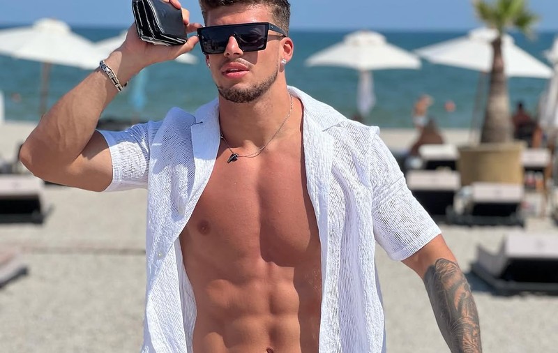Cine este Alberto Grecu, ispită la Insula Iubirii 2026. Are milioane de like-uri pe rețelele de socializare