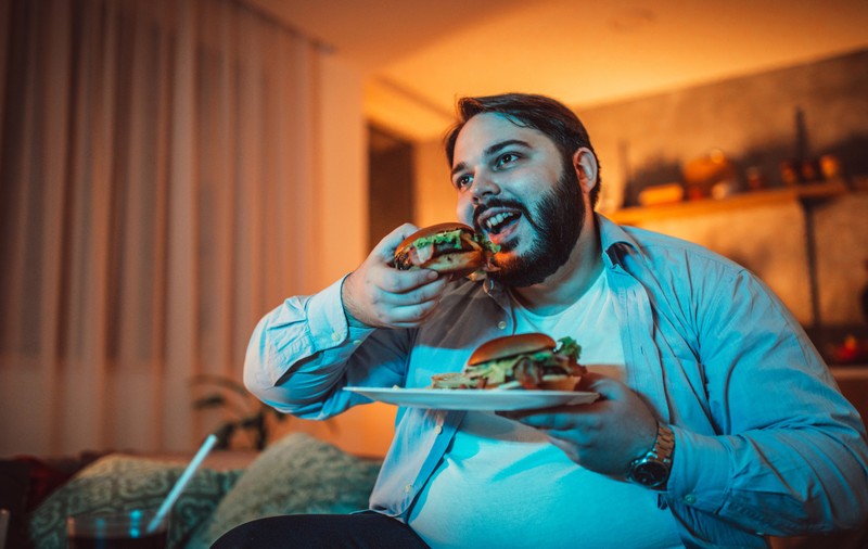 „Generația fast food” – un fenomen care macină România