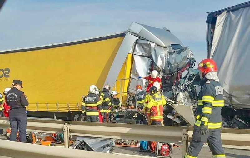 Cine sunt cei cinci bărbați morți în accidentul de pe A1, unde un microbuz a fost strivit complet între două camioane