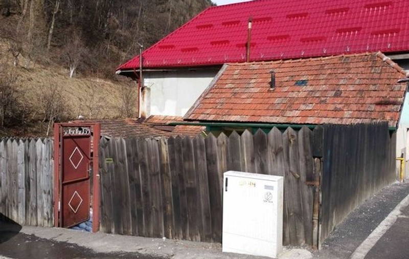 Așa arată casa cea mai mică scoasă la vânzare în România. Nu e nici cât o garsonieră