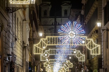 The streets of the center of Rome illuminated by Christmas decorations Christmas lights and decorations in Rome, Italy - 30 Nov 2021,Image: 645776995, License: Rights-managed, Restrictions: , Model Release: no, Credit line: Profimedia