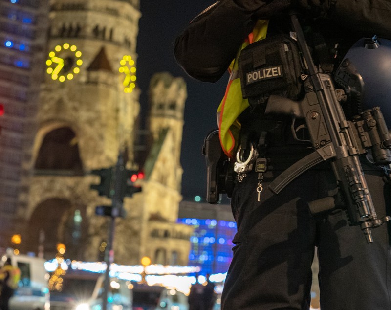 Târgul de Crăciun din Berlin, evacuat din cauza unui colet suspect. În urmă cu trei ani, în același loc mureau 12 oameni într-un atentat terorist