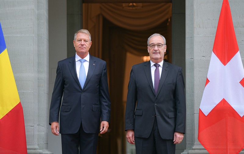 Klaus Iohannis, din Elveția: "Chestiunea guvernamentală nu este absolut deloc îngrijorătoare"