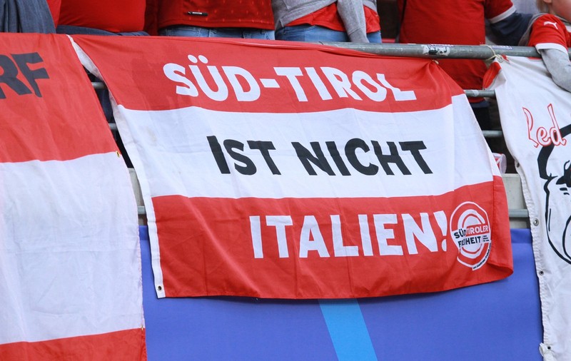 Sentimentul separatist crește în Tirolul de Sud, provincia italiană cu majoritate germanofonă. Scandalul stârnit de un afiș controversat
