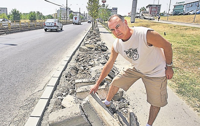 Jaf pe banii publici: Schimbă bordurile, pe motiv că sunt ciobite
