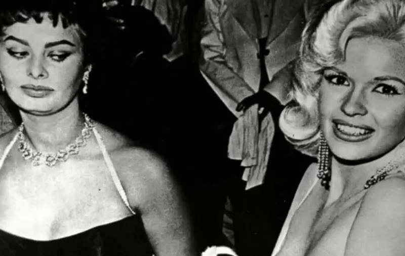 MISTERUL a fost DESLUȘIT! Sophia Loren a explicat PRIVIREA plină DE URĂ din decolteul lui Jayne Mansfield
