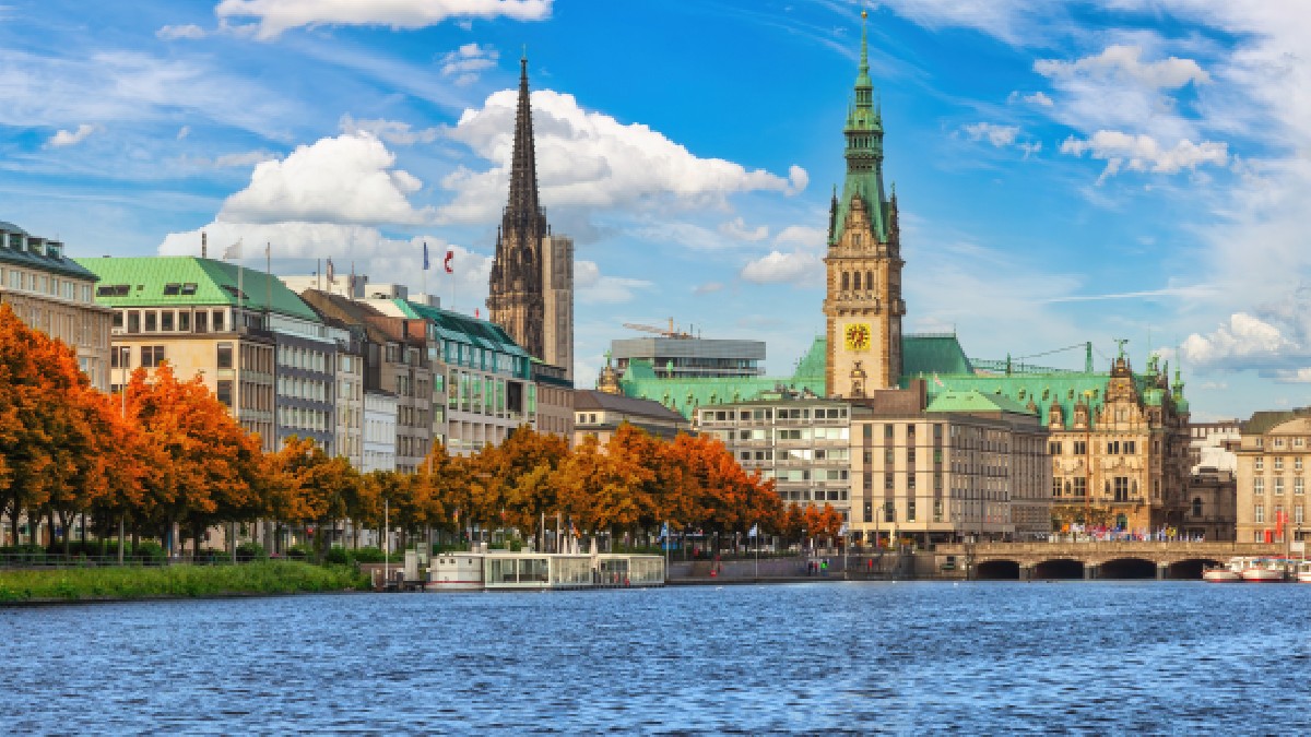 Imagine asupra orașului Hamburg, lângă apă