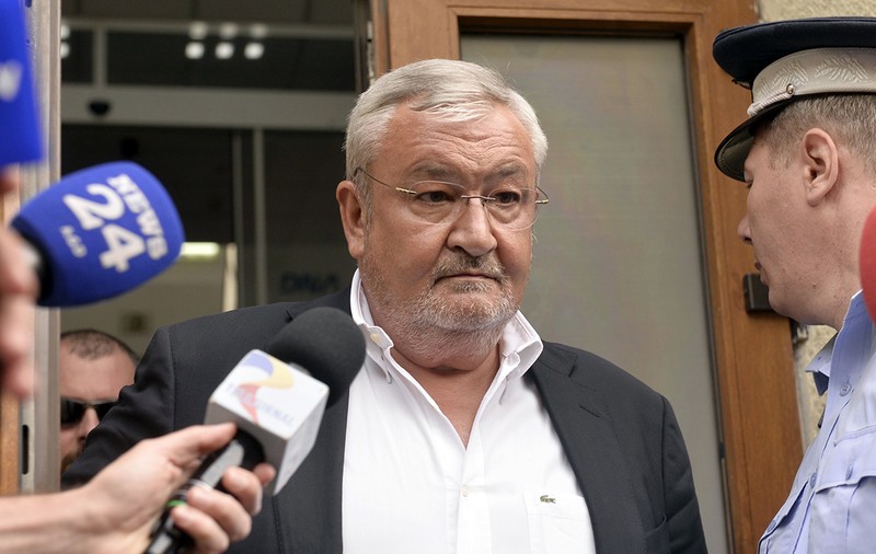 Dosarul fostului ministru Sebastian Vlădescu, în care acesta este acuzat de corupție, a fost trimis de judecători înapoi la procurorii DNA. Aceștia trebuie să refacă rechizitoriul
