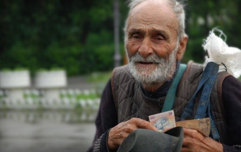 Iaşiul are de 7 ori mai mulţi săraci decât judeţul Timiş şi de 4 ori decât judeţul Cluj