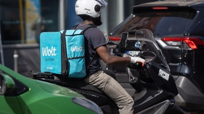 BUCURESTI - ILUSTRATIE - LIVRATORI