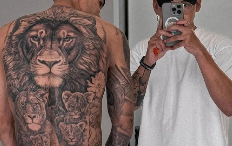 Fotbalistul cu cel mai extravagant tatuaj din lume. L-a bătut pe Adrian Mutu. „Lucrez la desen de 6 luni”