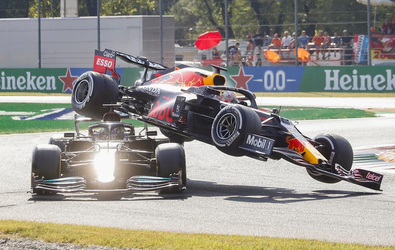 Accident spectaculos între Hamilton și Verstappen. Daniel Ricciardo a profitat și a câștigat Marele Premiu de Formula 1 al Italiei
