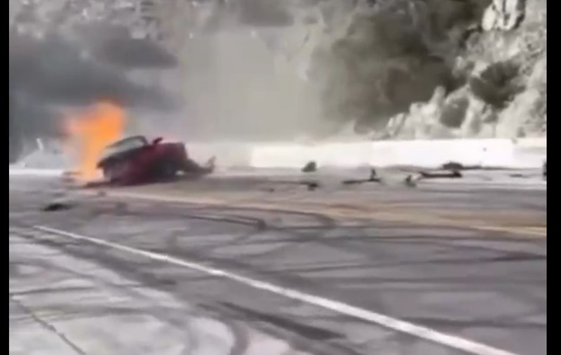 Momentul în care Vince Zampella, creatorul Call of Duty, face accident și Ferrari-ul lui ia foc: el a murit pe loc, pasagerul a fost proiectat din mașină