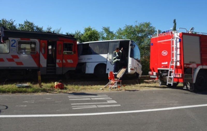 NOUĂ TRAGEDIE RUTIERĂ în Croaţia: un autocar, lovit în plin de un tren