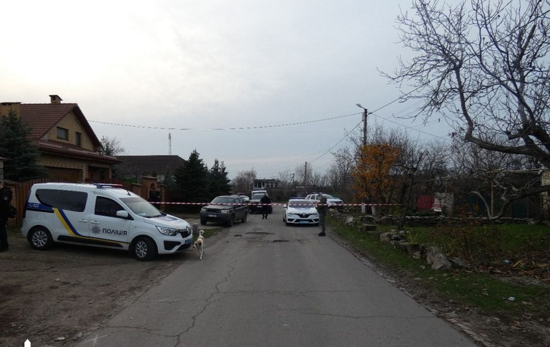 Un ofițer de poliție beat și-a luat arma de serviciu de acasă și a împușcat trei soldați, în Ucraina