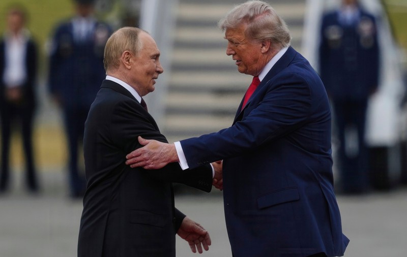 Donald Trump sprijină propunerea lui Vladimir Putin de a prelua controlul Donbasului