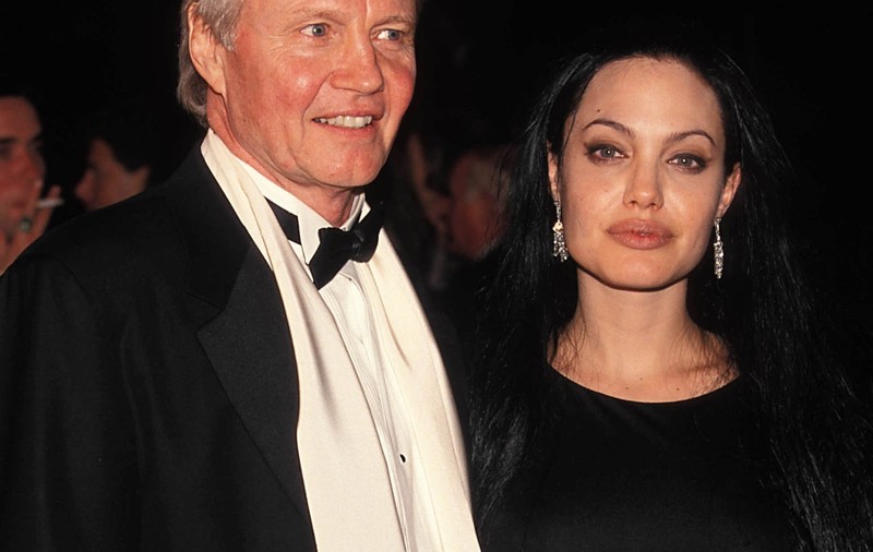 TATĂL ANGELINEI JOLIE se află la BUCUREŞTI!
