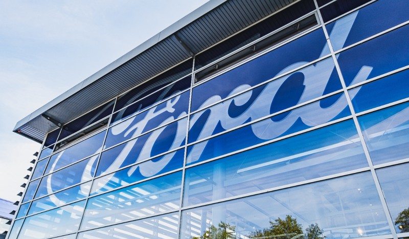 Ford a reangajat peste 300 de oameni dați afară, după ce a realizat că inteligența artificială nu oferea rezultate mai bune decât aceștia