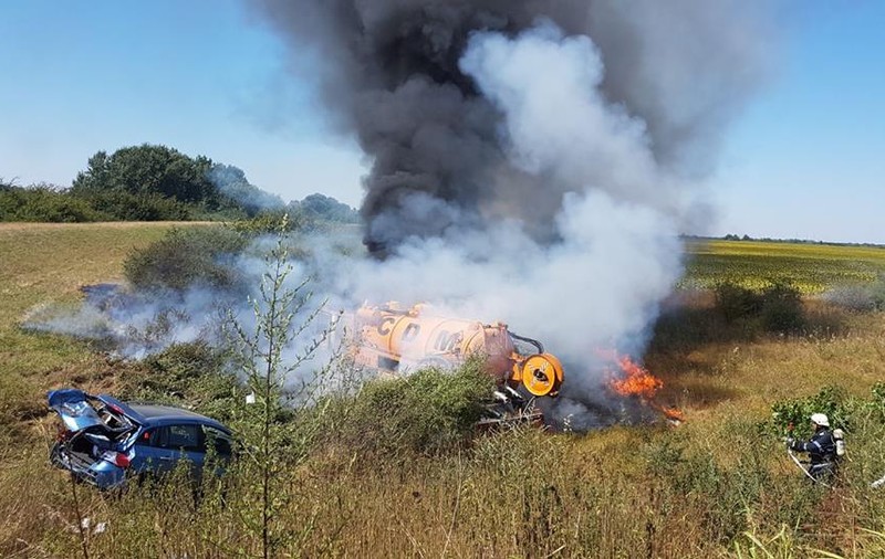 Trei răniți într-un accident în județul Timiș. O vidanjă a luat foc din cauza carambolului