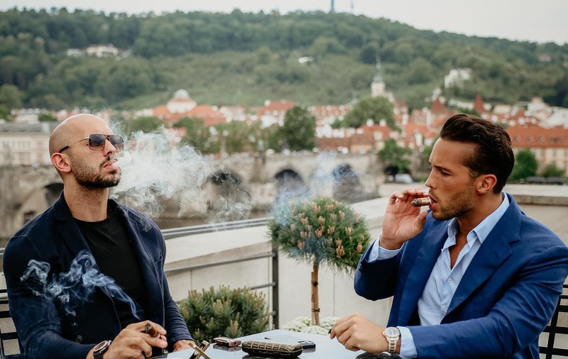 De ce îi admiră tinerii români pe frații Tate. „Au fost tatăl de care am avut nevoie ca să fiu un bărbat sănătos și puternic” 