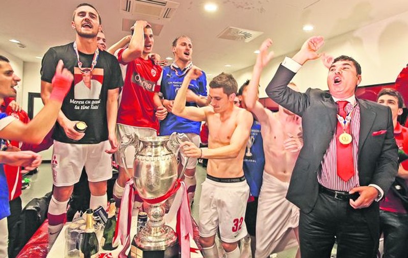 Dănuţ Lupu, fostul mijlocaş al lui Dinamo, deplânge situaţia în care se zbat actualii jucători ai «câinilor»: «Borcea măcar îi minţea frumos!»
