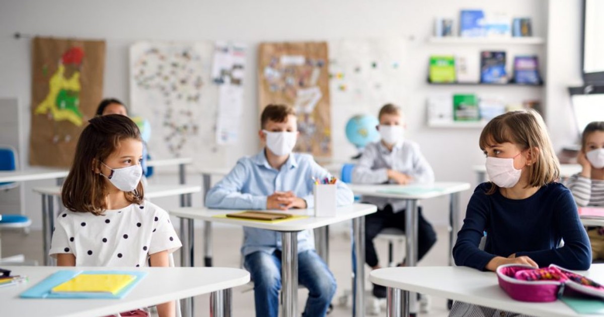 Părinţii salariaţi vor primi zile libere plătite, dacă şcolile se închid din cauza COVID-19