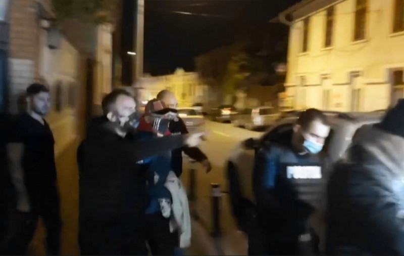 VIDEO | Bătaie la Craiova, după ce Adrian Mititelu a fost condamnat la închisoare