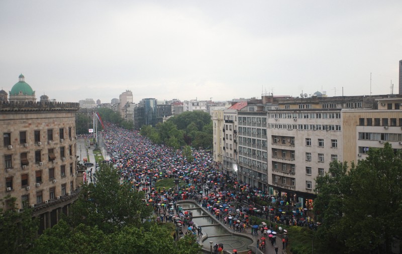 Un nou protest împotriva violenței armate, la Belgrad, cu zeci de mii de manifestanți. Ce au cerut participanții