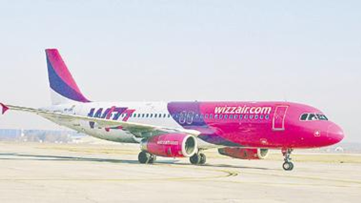 Zboruri low-cost spre New York și Toronto