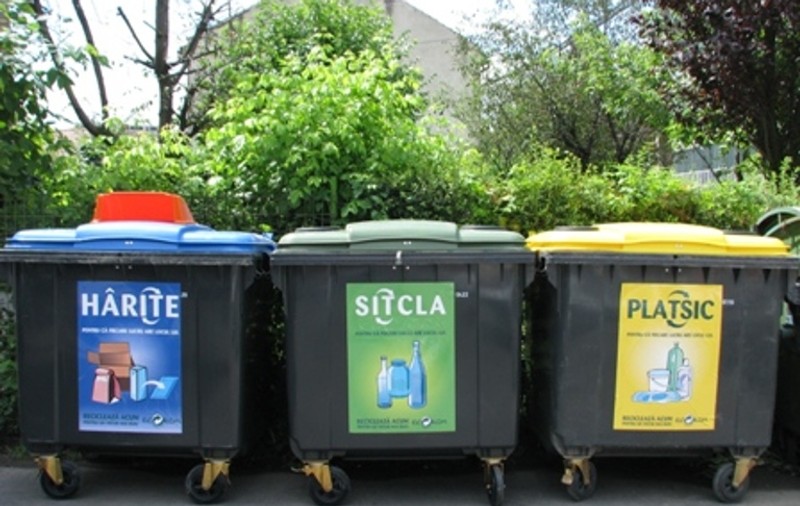 Studiu: 36% dintre bucureşteni nu ştiu de existenţa containerelor stradale de colectare selectivă