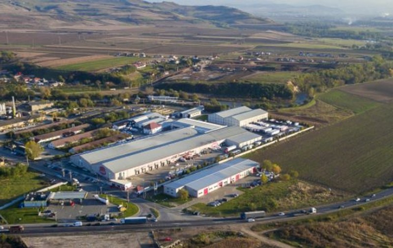 Vin chinezii! Gigantul care deține fostul combinat Comtim de la Timișoara cumpără doi producători de mezeluri din țara noastră