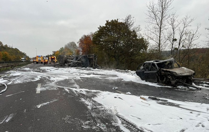 Șofer român de TIR, scos în viață din cabina care ardea, răsturnată pe o autostradă din Franța: „Nu am vrut să-l văd cum moare”