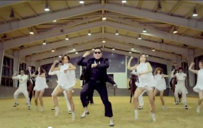 Nebunia GANGNAM STYLE cucereşte lumea! Uite ce fac internauţii | VIDEO