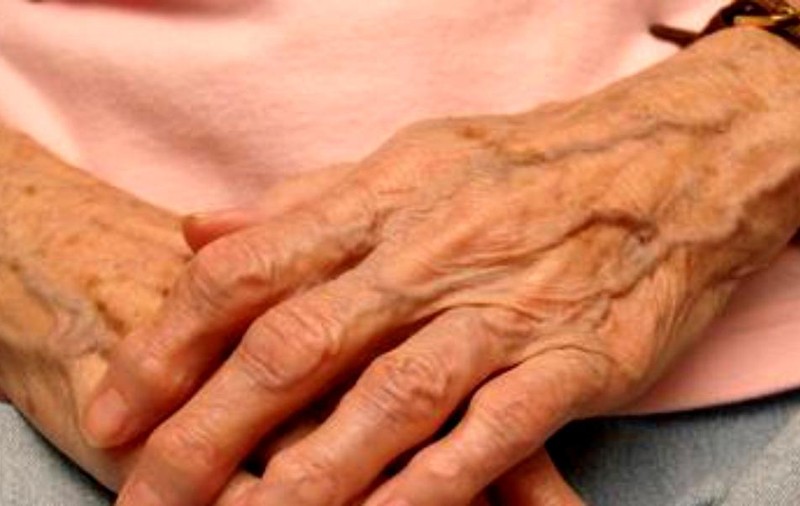 Un tânăr de 24 de ani din Giurgiu a fost arestat după ce a violat două bătrâne din satul în care locuia