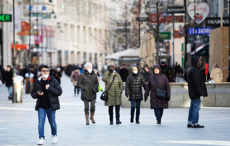 Austria reintroduce obligativitatea purtării măştii, după ce numărul cazurilor a crescut