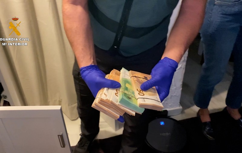 Grupare de traficanți de droguri din Spania, destructurată. S-au folosit de un fals convoi umanitar către Ucraina pentru a trimite drogurile în Europa