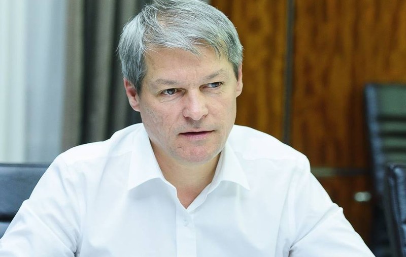 Cioloș îi cere demisia ministrului Daea: ”În România guvernării lui Dragnea, el însuşi crescător de porci, porcii mor pe capete şi sunt aruncaţi în apa Dunării”
