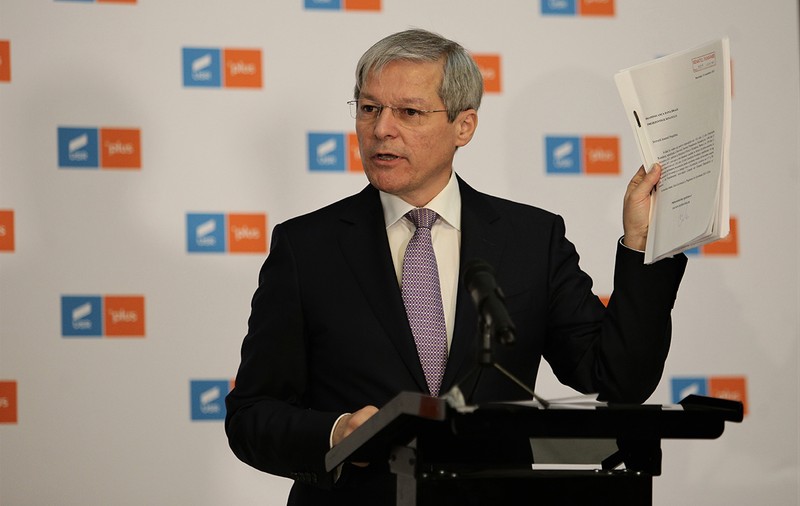Dacian Cioloș acuză PNL că „a plătit o campanie online” pentru a da vina pe Ioana Mihăilă și Vlad Voiculescu. Atac la Florin Cîțu