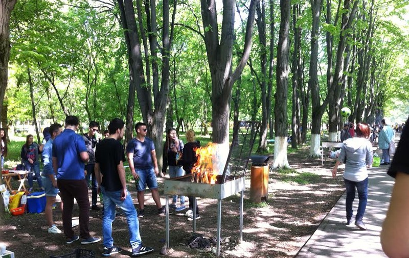 1 Mai, la grătar şi iarbă verde, la Ploiești | FOTO