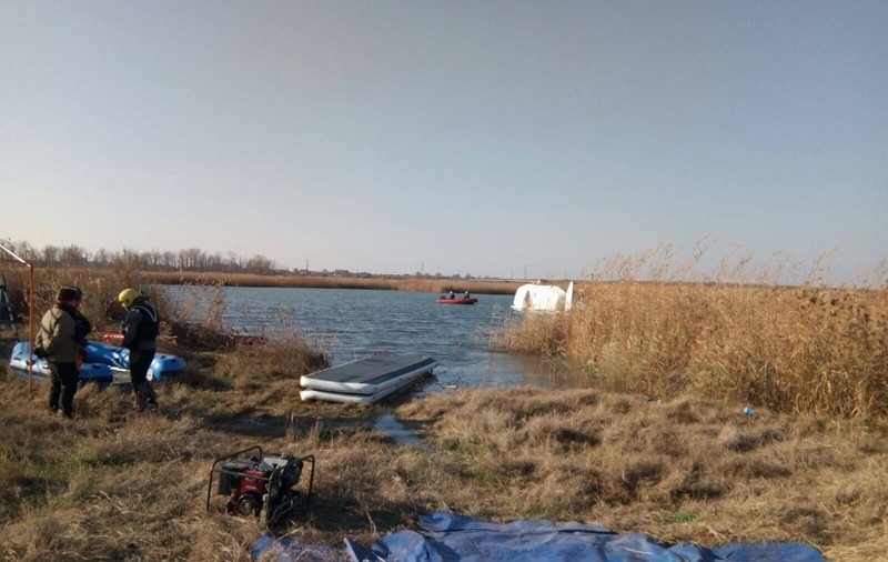 Operațiune de salvare pe un lac din Constanța. Forțele ISU simulează prăbușirea unui avion