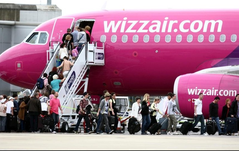 Zeci de pasageri ai unei curse WizzAir Bologna - Iași s-au trezit fără bagaje. „Erau cele de la Chișinău pe bandă”
