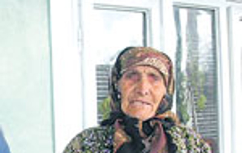 Inca o batrana asteapta gratierea de la Basescu 