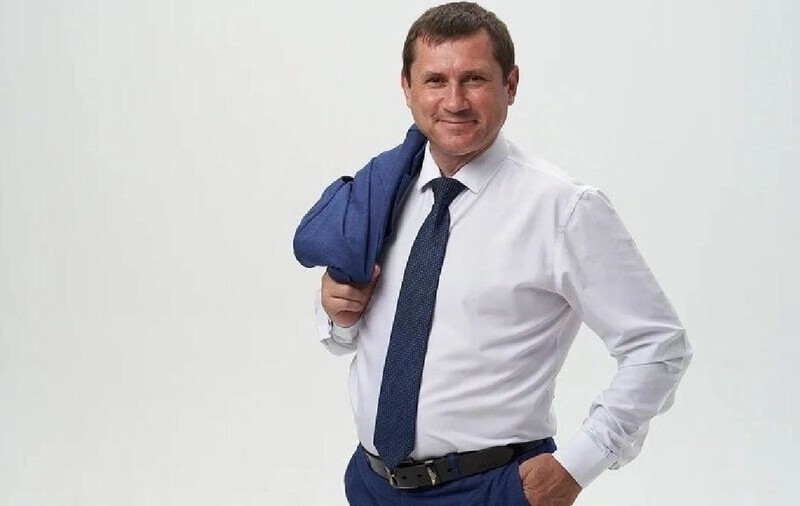 Un fost ministru plecat la război pentru a scăpa de acuzațiile de luare de mită a dat șpagă pentru eliberarea din armată!