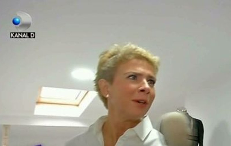 Teo Trandafir, așa cum n-a mai fost văzută vreodată. Filmată în timp ce-și pune gene false