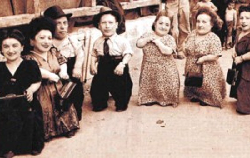 FASCINANT! Povestea liliputanilor români, torturaţi de nazişti la Auschwitz