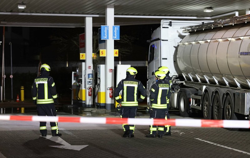 Un șofer român de TIR care s-a oprit să facă plinul a închis o benzinărie în Germania, după ce a alimentat la o pompă defectă