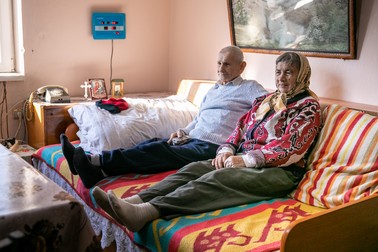 Familia Drăguț se uită la televizor, așa își petrec marea majoritate a timpului